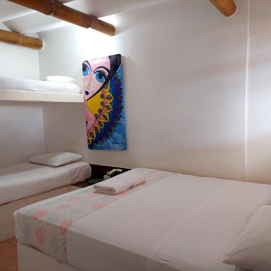 Hotel Caramba Hospedaje à Tonsupa Extérieur photo